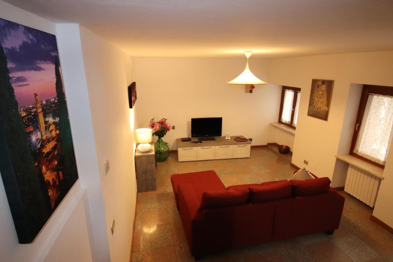 Casa Vacanze Al Borgo كابرينو فيرونيسي المظهر الخارجي الصورة